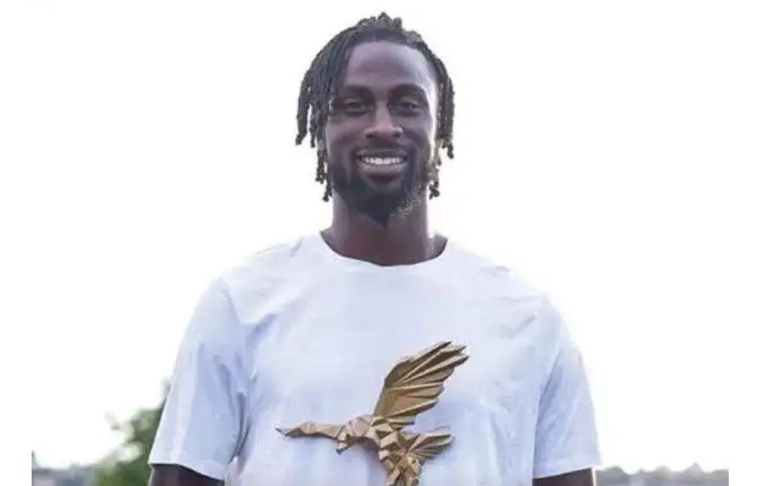 巴黎圣日耳曼高薪挖角英超球员,引起争议的简单介绍 巴黎圣日耳曼高薪挖角英超球员,引起争议的简单介绍